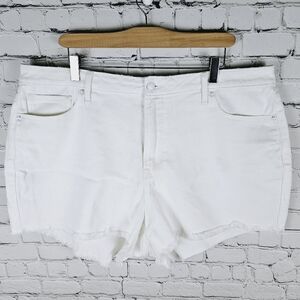 GOOD AMERICAN | white denim frayed hem jean shorts